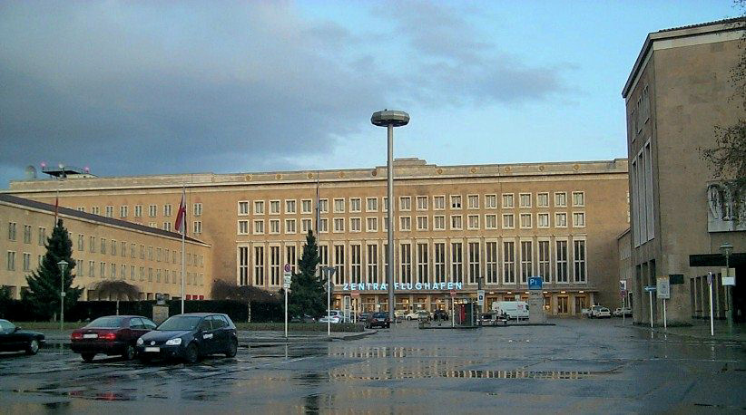 Haupteingang Zentralflughafen Berlin-Tempelhof - 1923 bis 2023. 