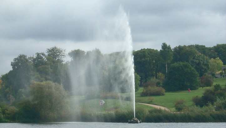 Geysir in der Glienicker Lake.