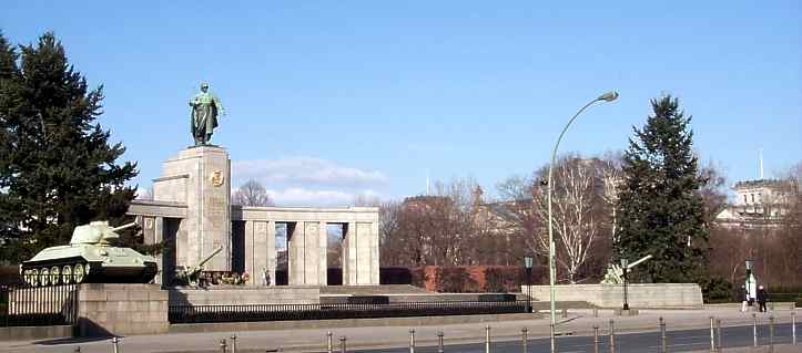 Sowjetisches Ehrenmal im Berliner Tiergarten.