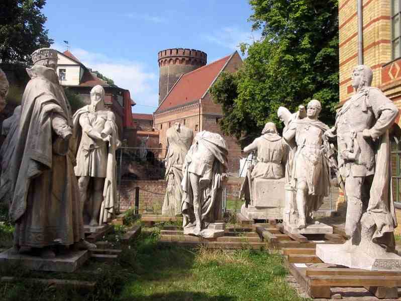 Skulpturen der Siegesallee in der Zitadelle Spandau, 9. Aug. 2009.