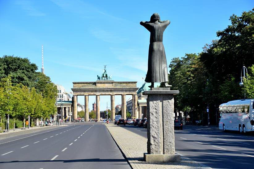 Der Rufer - Strae des 17. Juni - Berlin.