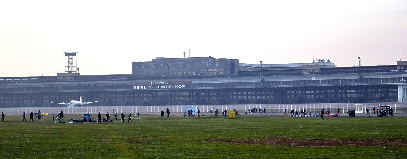 Auf dem Tempelhofer Flugfeld in Berlin.