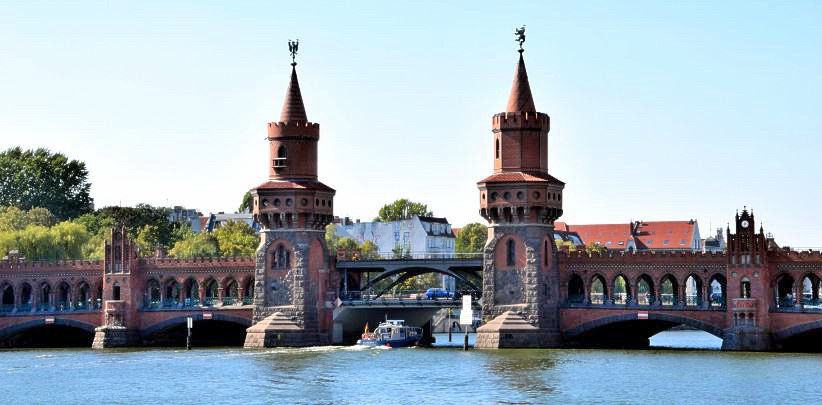 Oberbaumbrcke - Spree -  in Berlin.