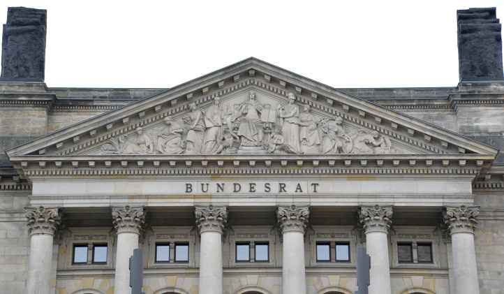 Giebel am Gebude des Bundesrats