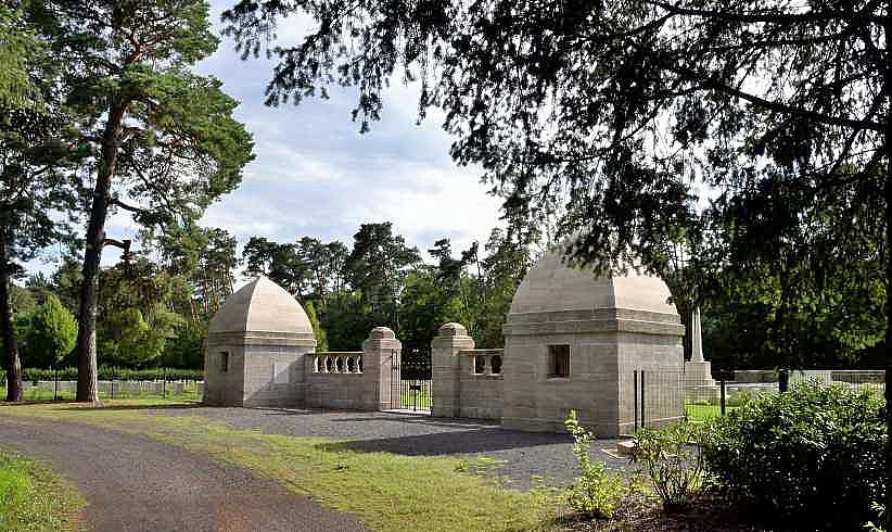 Eingang zum britischen Soldatenfriedhof in Stahnsdorf.