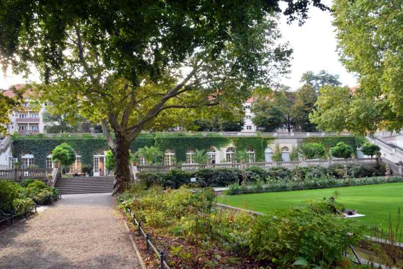 Blick aus dem Krnerpark zur Orangerie.