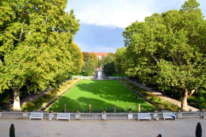 Blick in den Park vom Dach der Galerie.