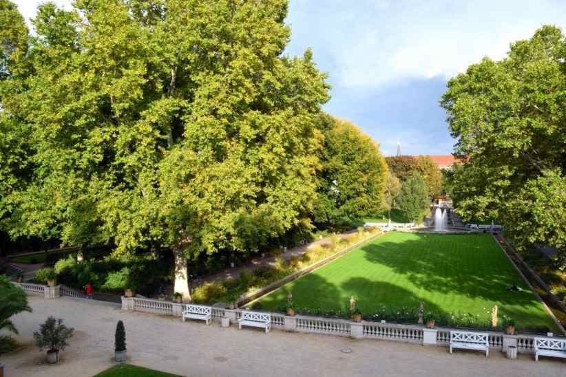 Blick in den Park vom Dach der Galerie.