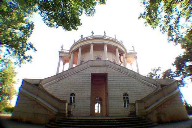 Rckseite - Belvedere ber dem Weinberg In Sanssouci