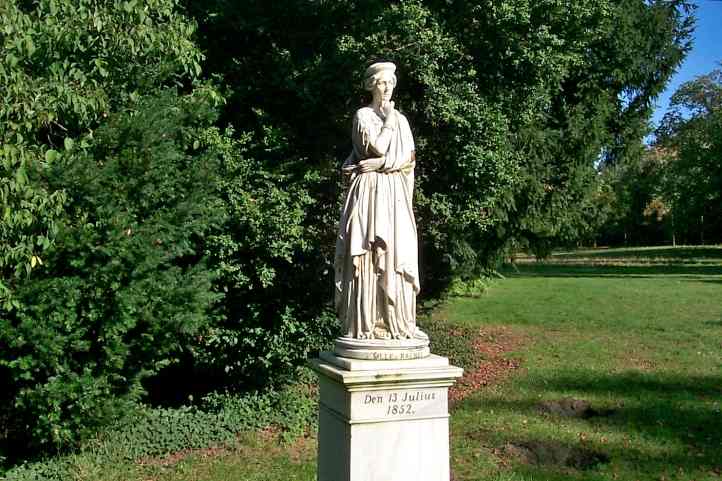 Die Bste Mademoiselle Rachel am Schloss der Pfaueninsel.