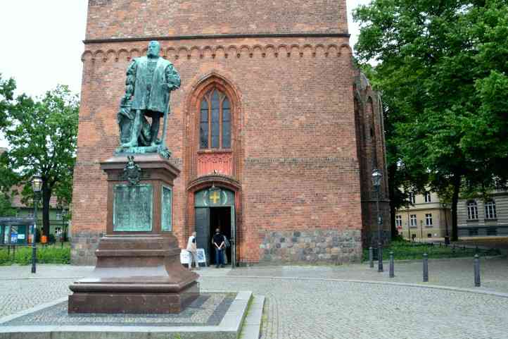 Standbild Kurfrst Joachim II in Spandau - Nikolaikirche.