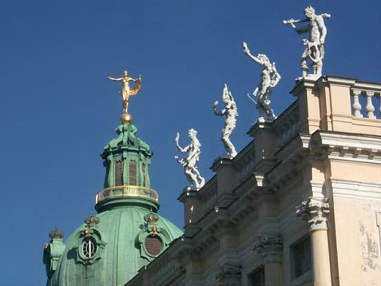 Fortuna auf der Turmkuppel.