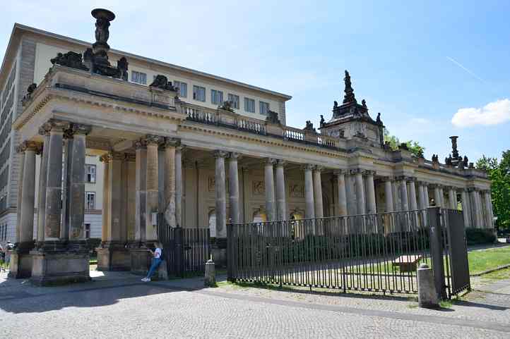 Linke Knigskolonnade am Kleistpark. 