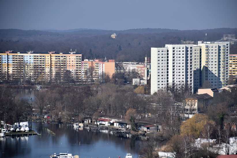 Blick vom Turm des Kreml in Potsdam bis zum Belvedere auf dem Klausberg.