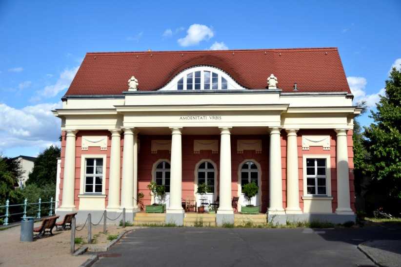 Zollhaus am Eingang - Zuflu - zum Stadtkanal.