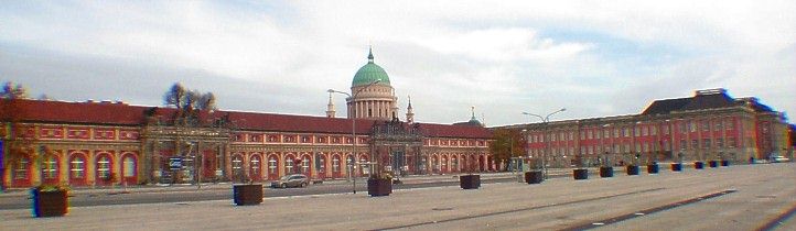 Marstall, mit dem wieder aufgebauten Potsdamer Stadtschloss