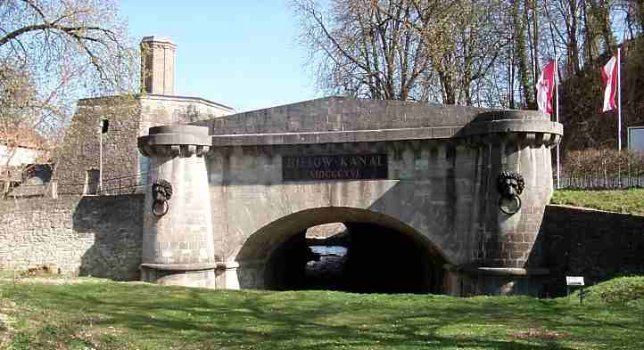 Portal des Blow-Kanals in Rdersdorf.