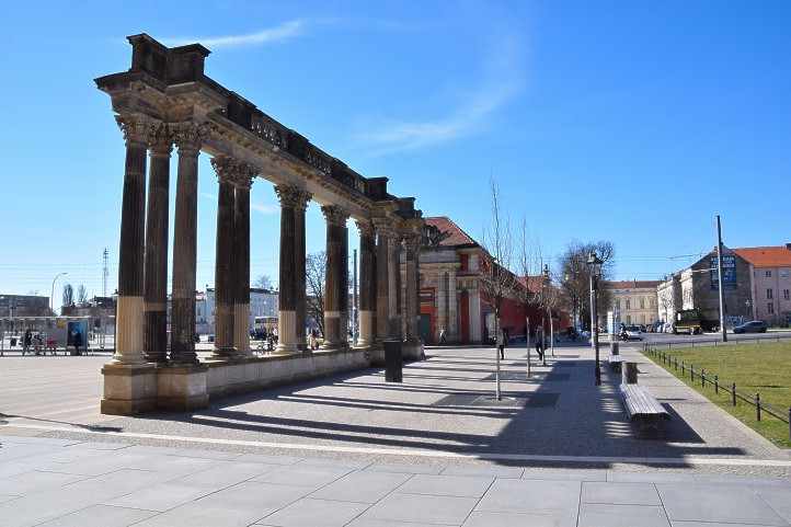 Die Ringerkolonnade zwischen Marstall und Stadtschloss.