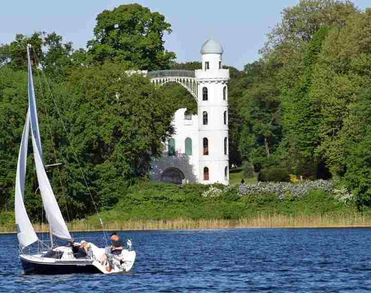 Vor der Pfaueninsel.