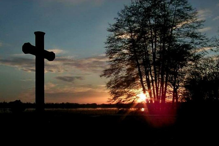 Abendstimmung Heilandskirche am Port von Sacrow.