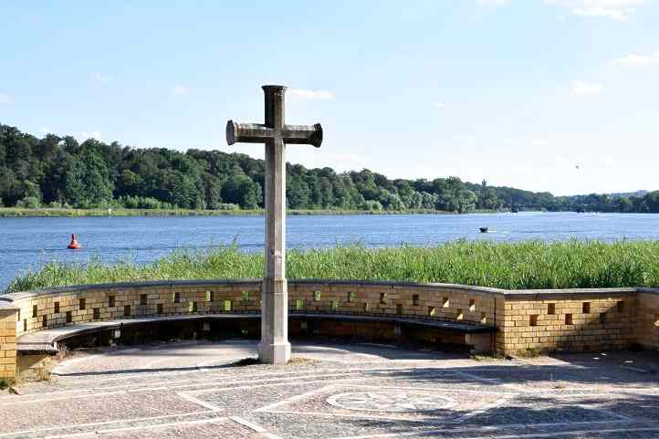 An der Heilandskirche in Sacrow.