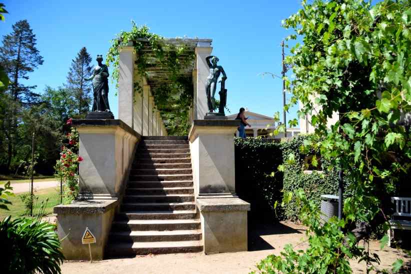 Treppenaufgang zum Laubengang, Schloss Charlottenhof.