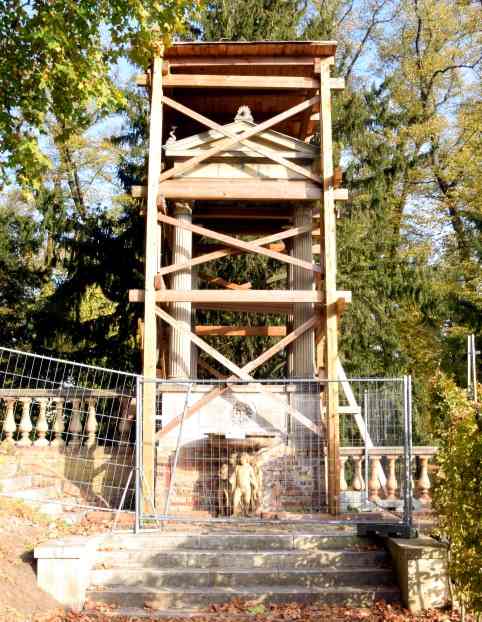 Baldachinfontne im Park Sanssouci.