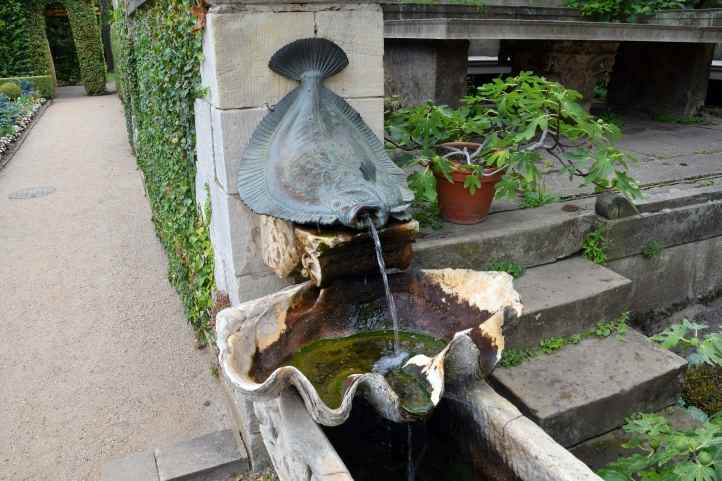 Butt/Flunder als Wasserspeier in den Rmischen Bdern Sanssouci.