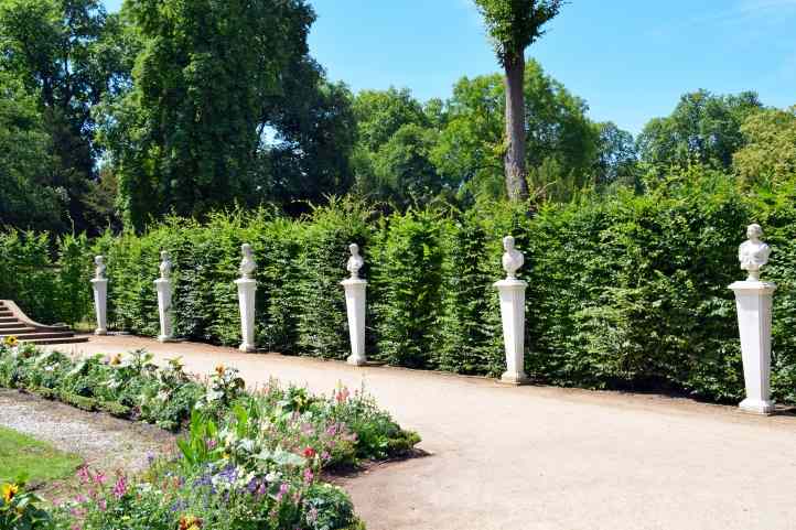 Bsten rmischer Gtter und Kaiser - Eingang Obeliskportal Sanssouci.