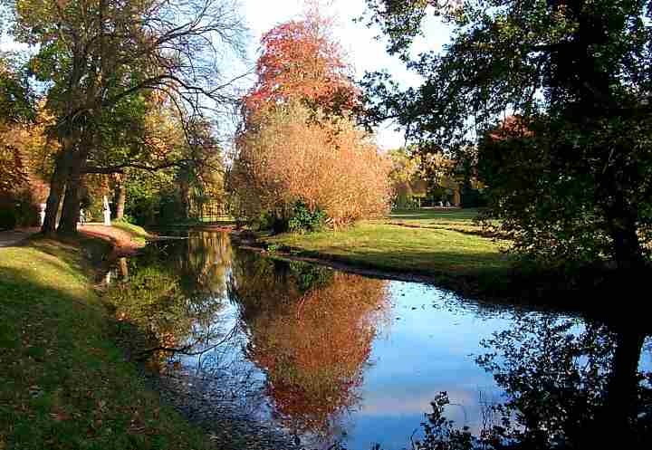 Herbst am Parkgraben in Sanssouci.