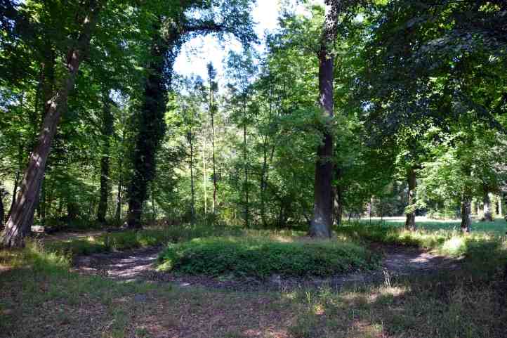 Historischer Ringteich im Park Charlottenhof.