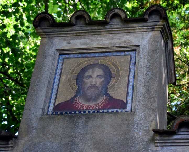 vergoldete Lavatafel mit dem Christuskopf in Glorienschein - Malygarten - Potsdam.