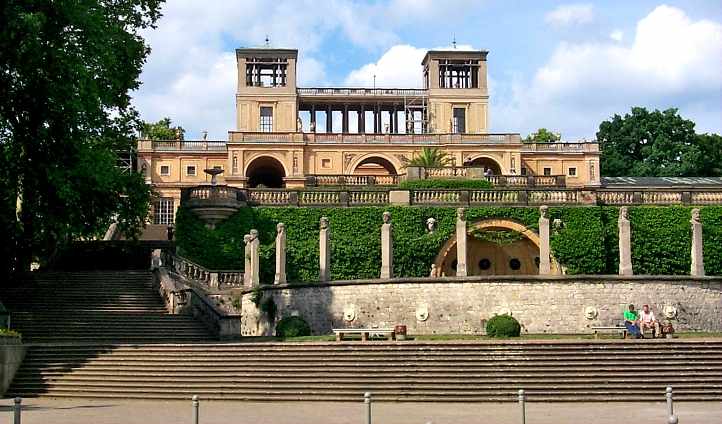 Orangerie Schloss mit Grottenterrasse.