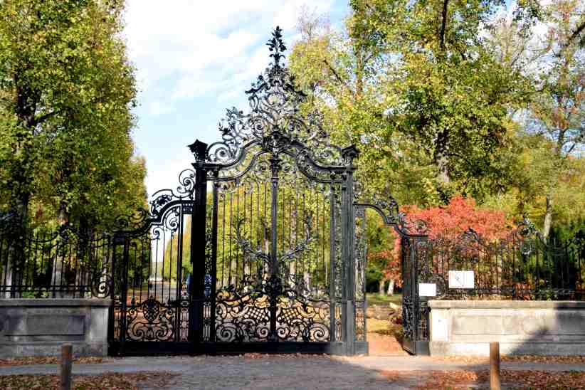 Das Posttor - Eingang zum Park Sanssouci - Geschwister-Scholl-Strae.