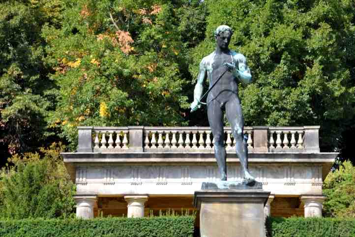 Schwertprfer oder Fechterfigur (?) im Nordischen Garten - Sanssouci.