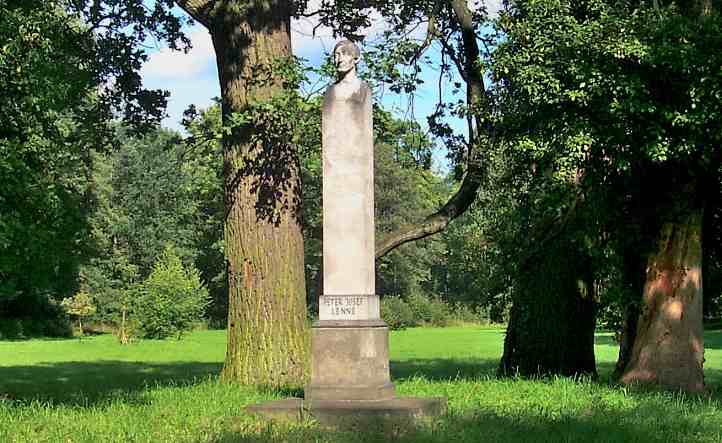 Stele mit Peter Joseph Lenne.