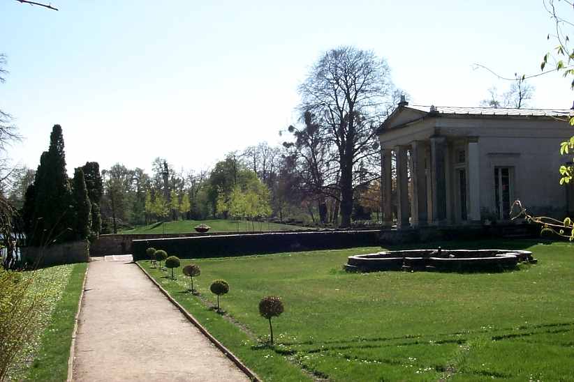 Garten mit Teepavillon - Rmische Bder.