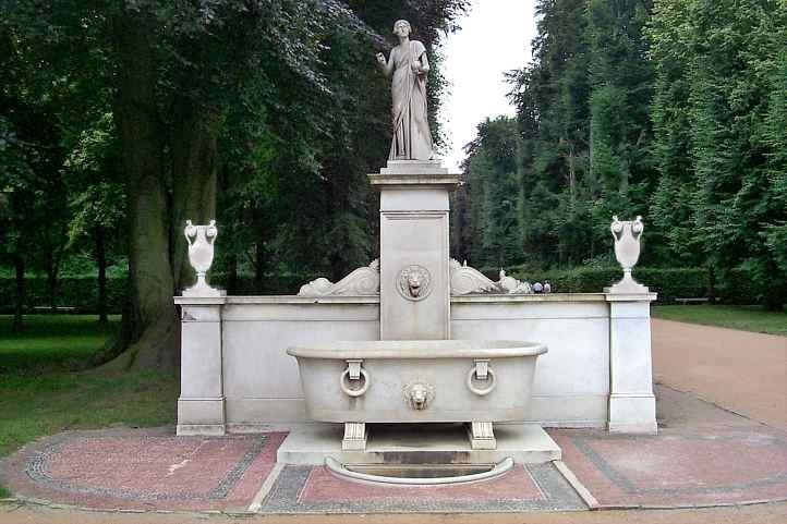 Wannenbad - Urania - in Sanssouci.