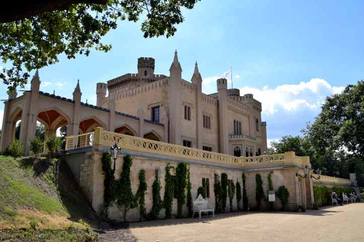 Babelsberger Schlossfront im August 2016.