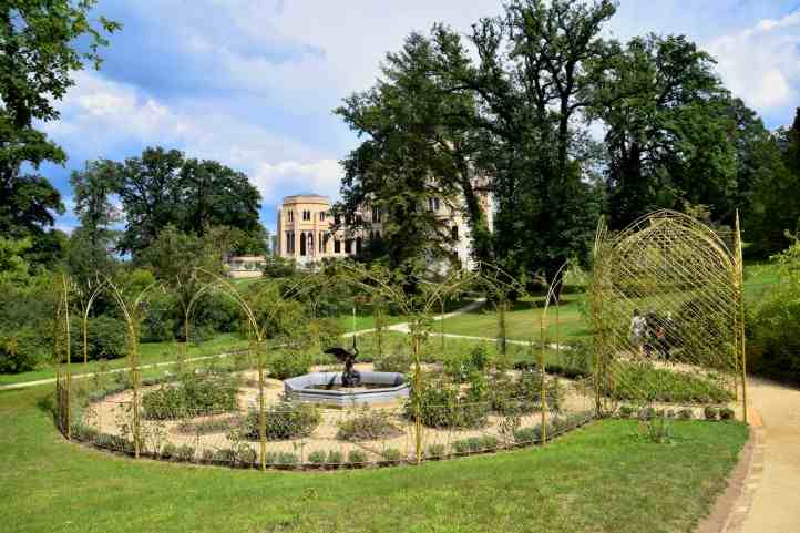 Rondell der Kranichfontne im Schlosspark Babelsberg.