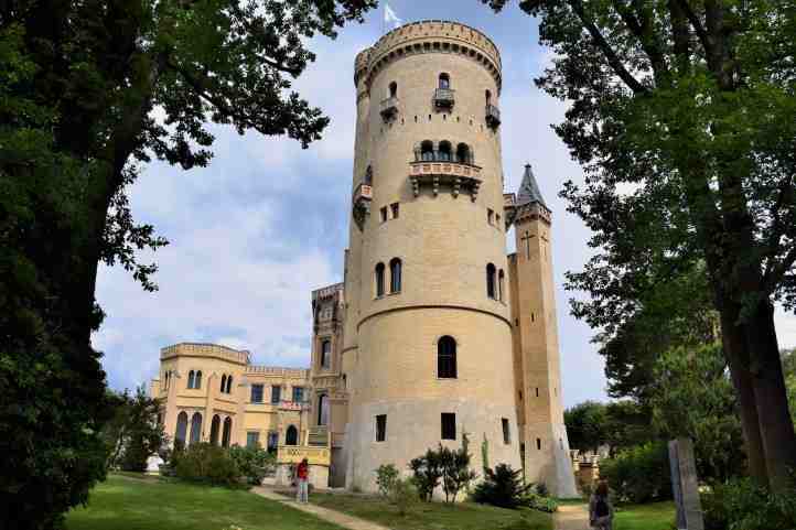 Park-Tunnelblick zum Babelsberger Schloss.