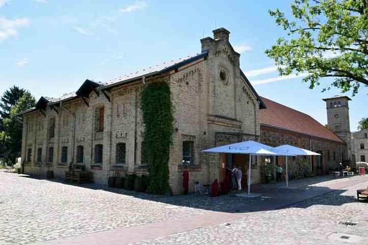 Gebude historischer Ochsenstall im Gutshof Britz.