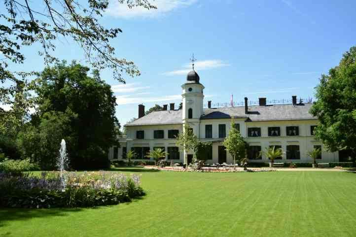 Schloss Britz - Parkfront - in Berlin-Neuklln.