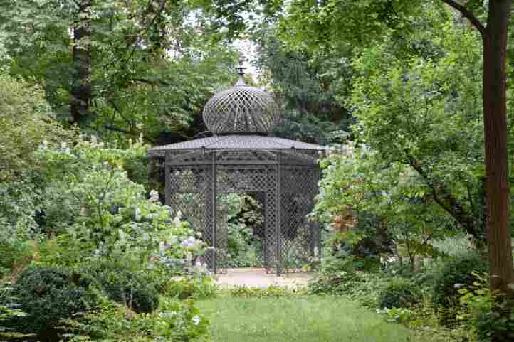 Teepavillon am Ende der Lindenallee - Gutspark Britz