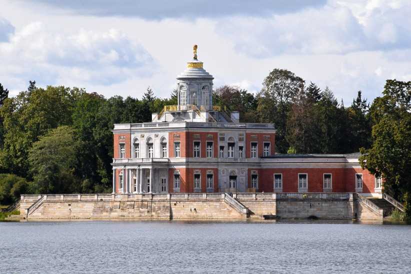 Marmorpalais am Westufer des Heiligen Sees.