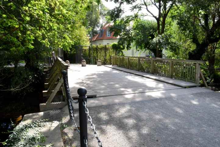 Schwanenbrcke - Richtung Ausgang Neuer Garten in Potsdam.