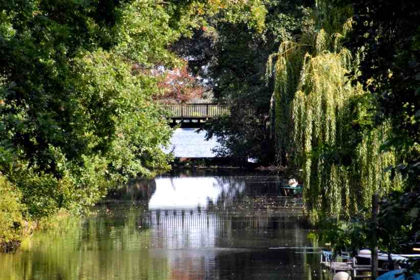 Schwanenbrcke ber dem Hasengraben in Potsdam.