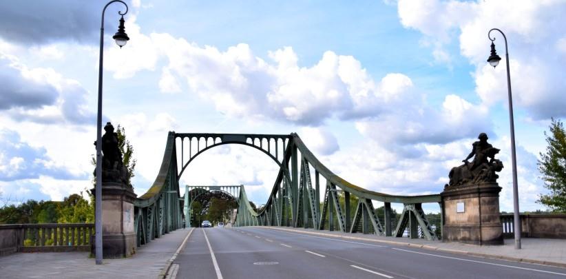 Zentauren an der Glienicker Brcke - Brckenkopfzufahrt von Berlin.