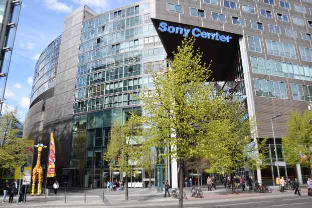 Der Eingang zum Sony Center am Potsdamer Platz in Berlin