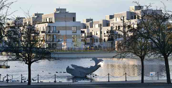 Fischskulptur im Tegeler Hafenbecken